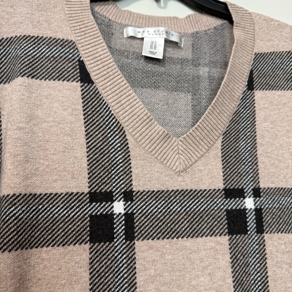 Women’s Max Studio V-Neck Plaid Sweater Plus Size - Picture 6 of 7